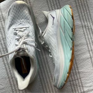 Hoka Clifton 8